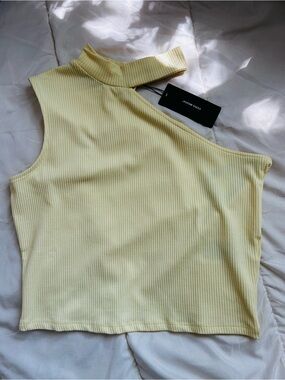Veromoda Butter Yellow Sleeveless Mock Neck Ribbed Tank Top - size L